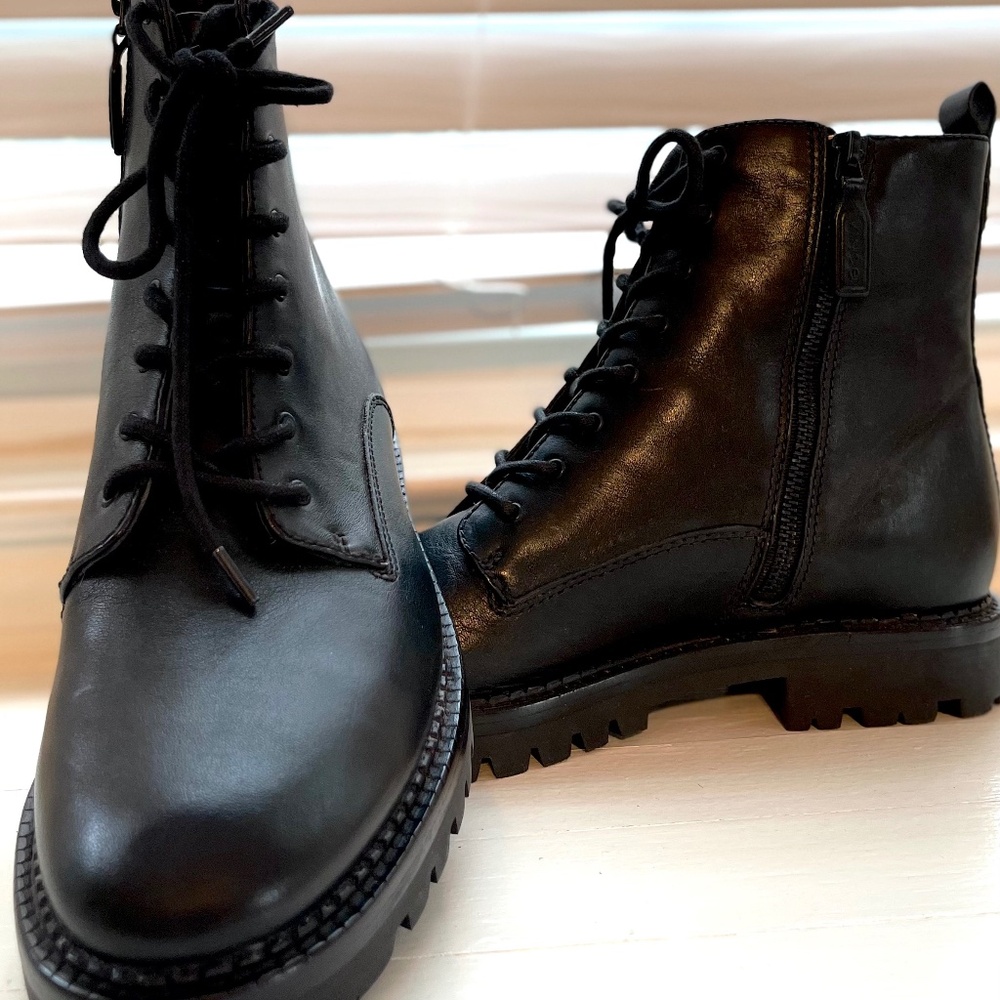 VINCE Women's Cabria Leather Lug Sole Combat Boots Black Lace Up Size 9.5